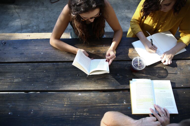 LIFE COACH VS. THERAPIST